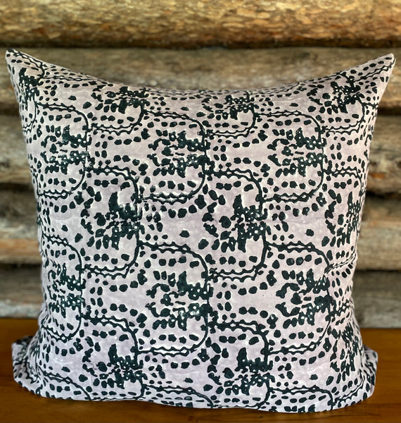 Saturna<br>Colour Slate/Aura<br> 26 x 26"