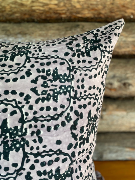 Saturna<br>Colour Slate/Aura<br> 26 x 26"