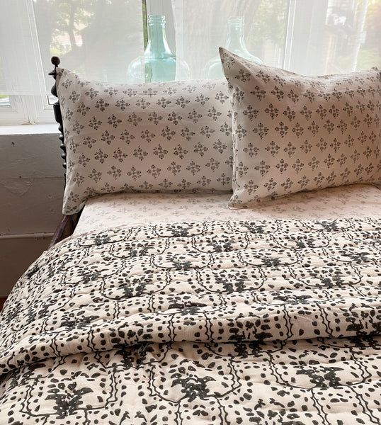 Saturna<br> Colour Excalibur<br> Hand stitched Quilt