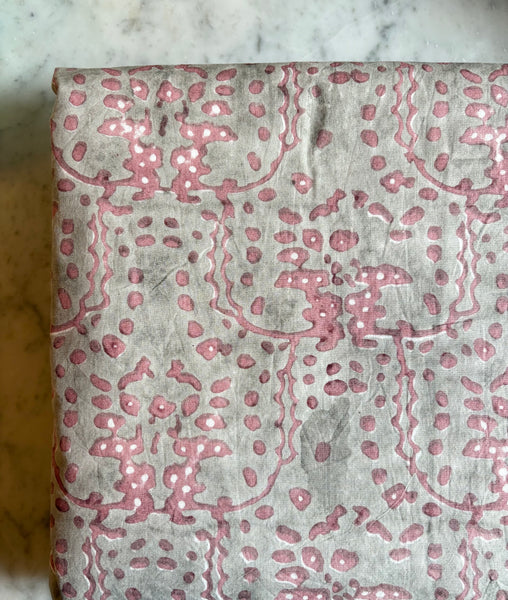 Saturna<br>Colour <br>Smoke/Rose Clay<br> Sun Bed